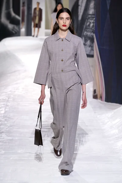 Look 25